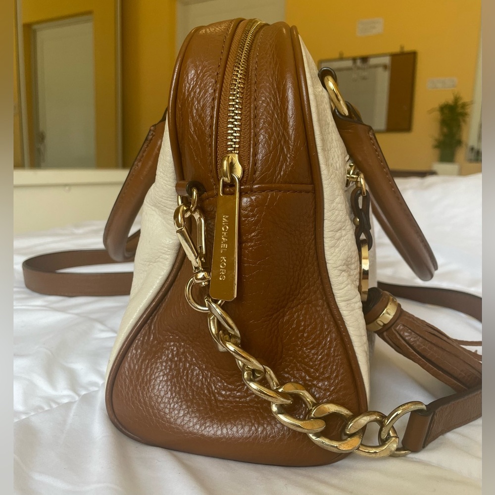 Michael Kors Bags with Shoulder Strap. - Picture 7 of 10